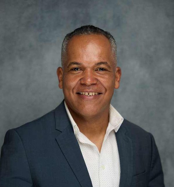 latino-man-professional-portrait