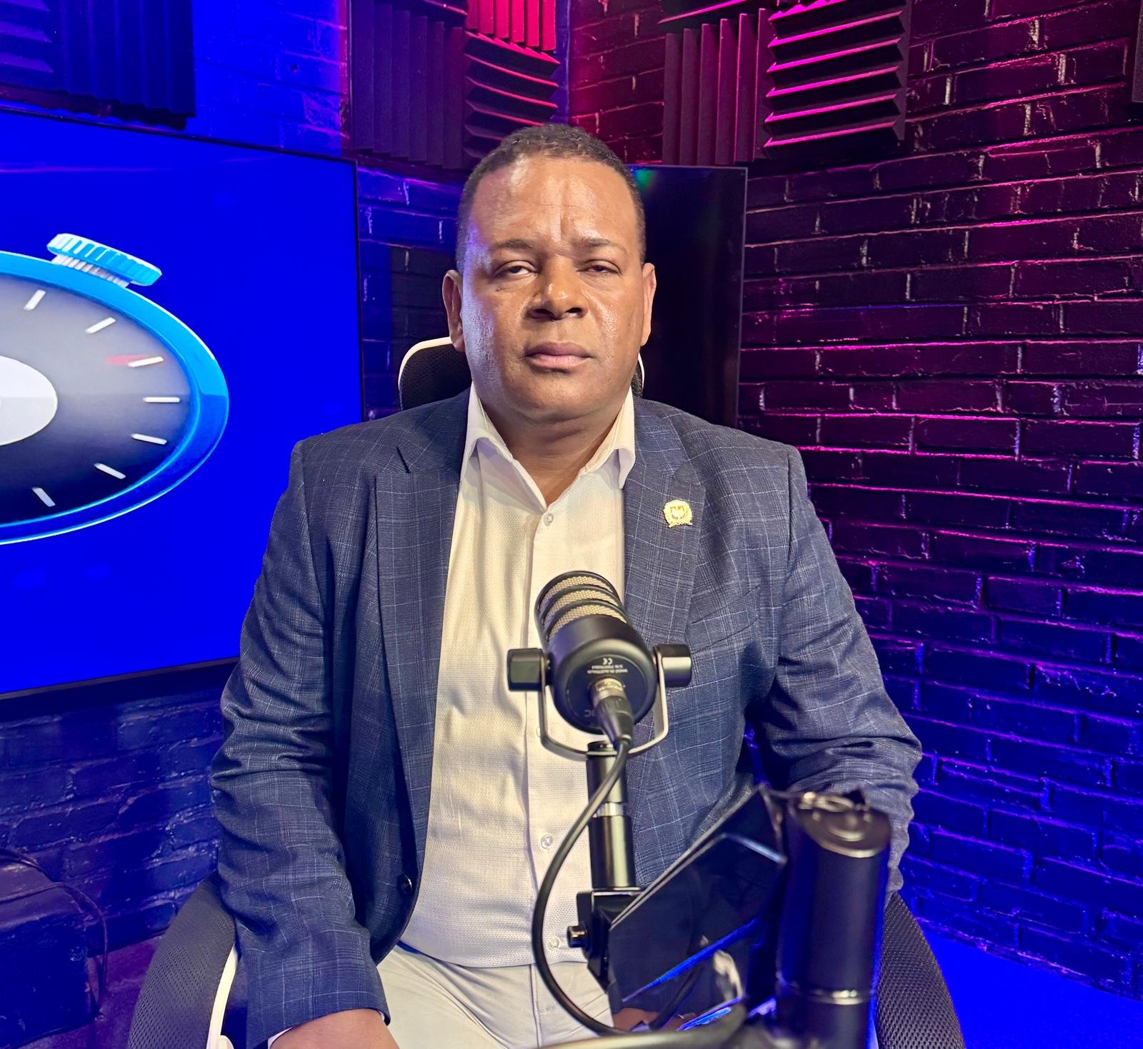 latino-man-podcast-studio